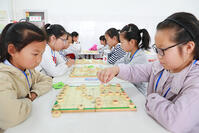 A thousand young chess players compete in an intellectual sports meet [IMC111460100]