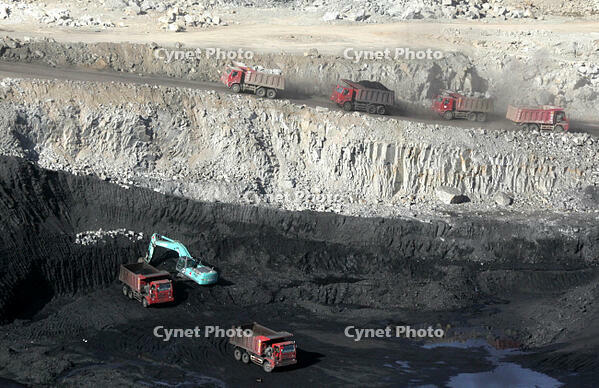 Xinjiang: Gobi coal mining ensures transportation to the east [IMC111460059]