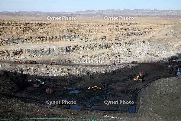 Xinjiang: Gobi coal mining ensures transportation to the east [IMC111460061]