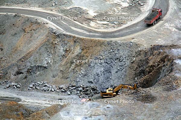 Ma'anshan, Anhui: A real shot of the Nanshan Iron Mine, the largest open-pit mine in East China, with a depth of 210 meters [IMC111460062]