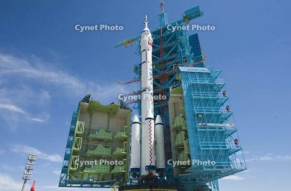 [Selected by People's Education Press] Scientific and Technological Achievements - Space Program: Shenzhou-9 [IMC111460074]