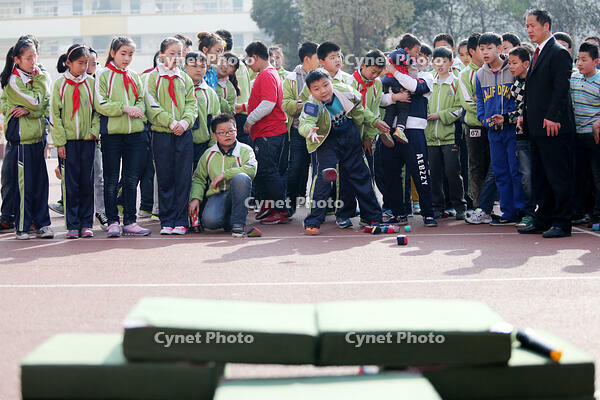  Huaibei, Anhui: Featured sports education is booming; fun sports competitions are popular on campus. [IMC111460079]