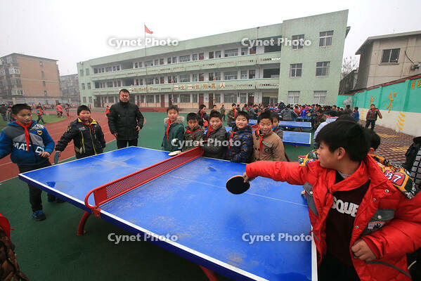 Kaifeng, Henan: Primary school students strengthen their bodies in the cold winter [IMC111460087]