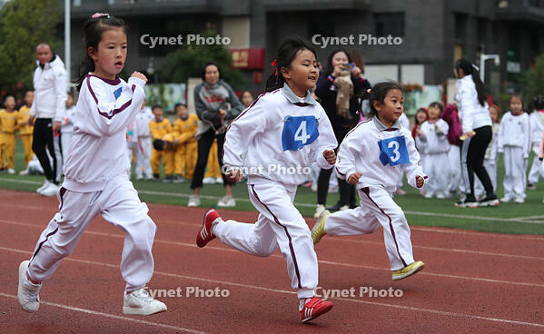 A sports and culture festival was held on a school campus in Kunming, bringing endless happiness and joy. [IMC111460109]