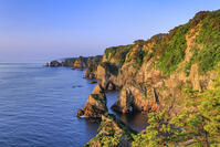 朝日に照らされた北山崎 [NHI110041652]