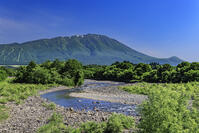 岩手山と葛根田川 [NHI110041668]
