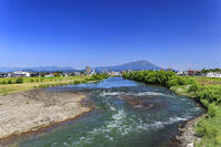 岩手山と北上川 [NHI110041675]