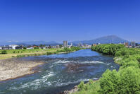 岩手山と北上川 [NHI110041678]