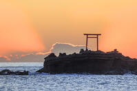 波立海岸の弁天島 [NHI110042691]