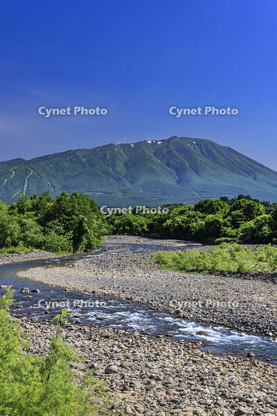 岩手山と葛根田川 [NHI110041667]