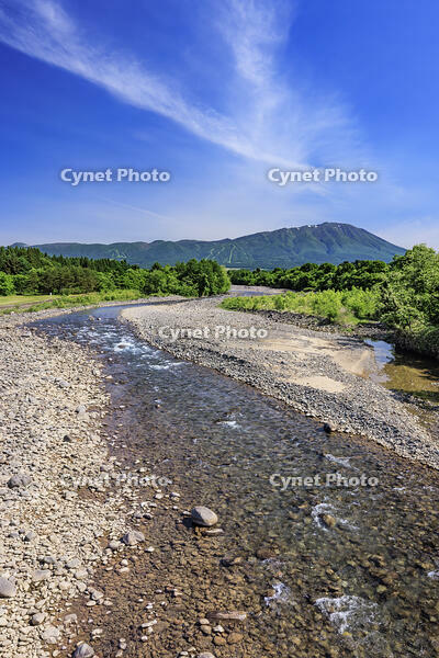 岩手山と葛根田川 [NHI110041672]