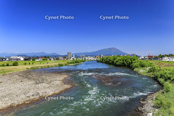 岩手山と北上川 [NHI110041675]