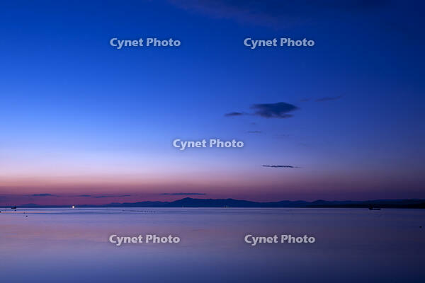 黎明のサロマ湖  [TSU110011706]