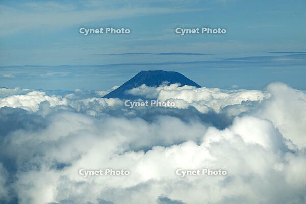 雲上の羊蹄山 [TSU110011665]
