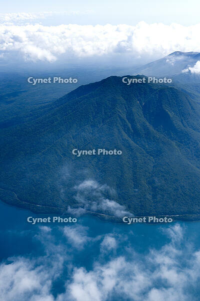 支笏湖と風不死岳 [TSU110011674]