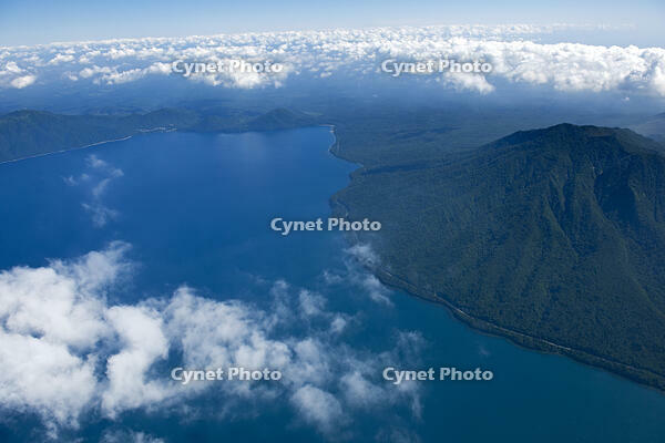 支笏湖と風不死岳 [TSU110011675]