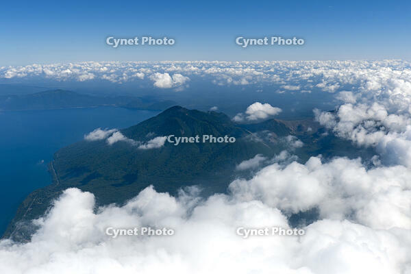 支笏湖風不死岳から樽前山 [TSU110011681]