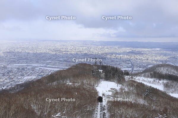 藻岩山と札幌市街地 [SKP110024684]