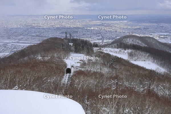 藻岩山と札幌市街地 [SKP110024685]