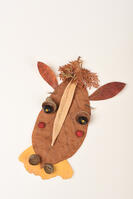 落ち葉遊び　ウマ [XJU110005155]