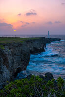 夕景の残波岬と灯台 [XLN110000024]